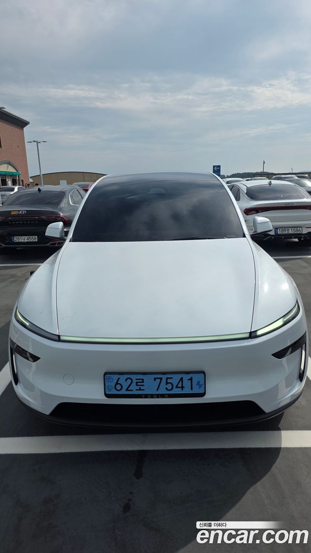 2026 Tesla Model Y L Long Range AWD — photo 3