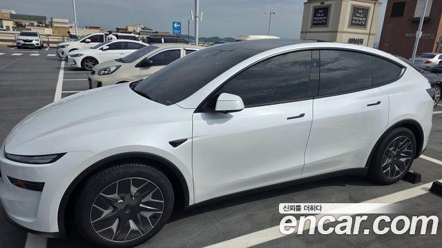2026 Tesla Model Y L Long Range AWD — photo 4