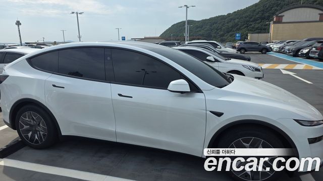 2026 Tesla Model Y L Long Range AWD — photo 5