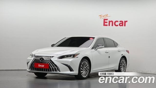2026 Lexus ES300h (7th gen) Executive