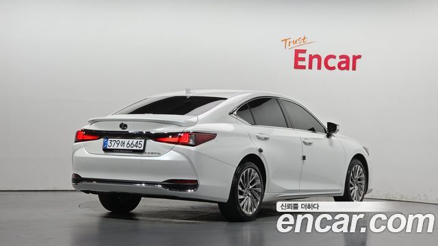 2026 Lexus ES300h (7th gen) Executive — снимка 2