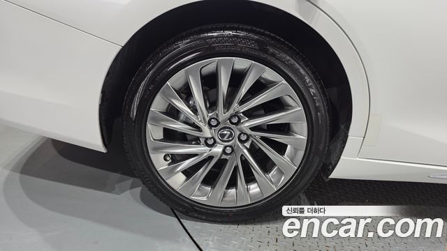 2026 Lexus ES300h (7th gen) Executive — снимка 5