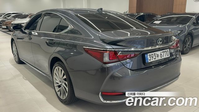 2026 Lexus ES300h (7th gen) Executive — снимка 2