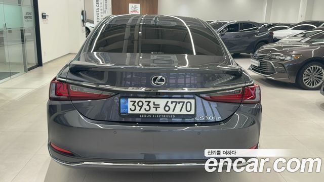2026 Lexus ES300h (7th gen) Executive — снимка 4
