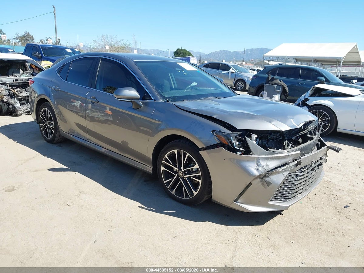 2025 TOYOTA CAMRY XLE