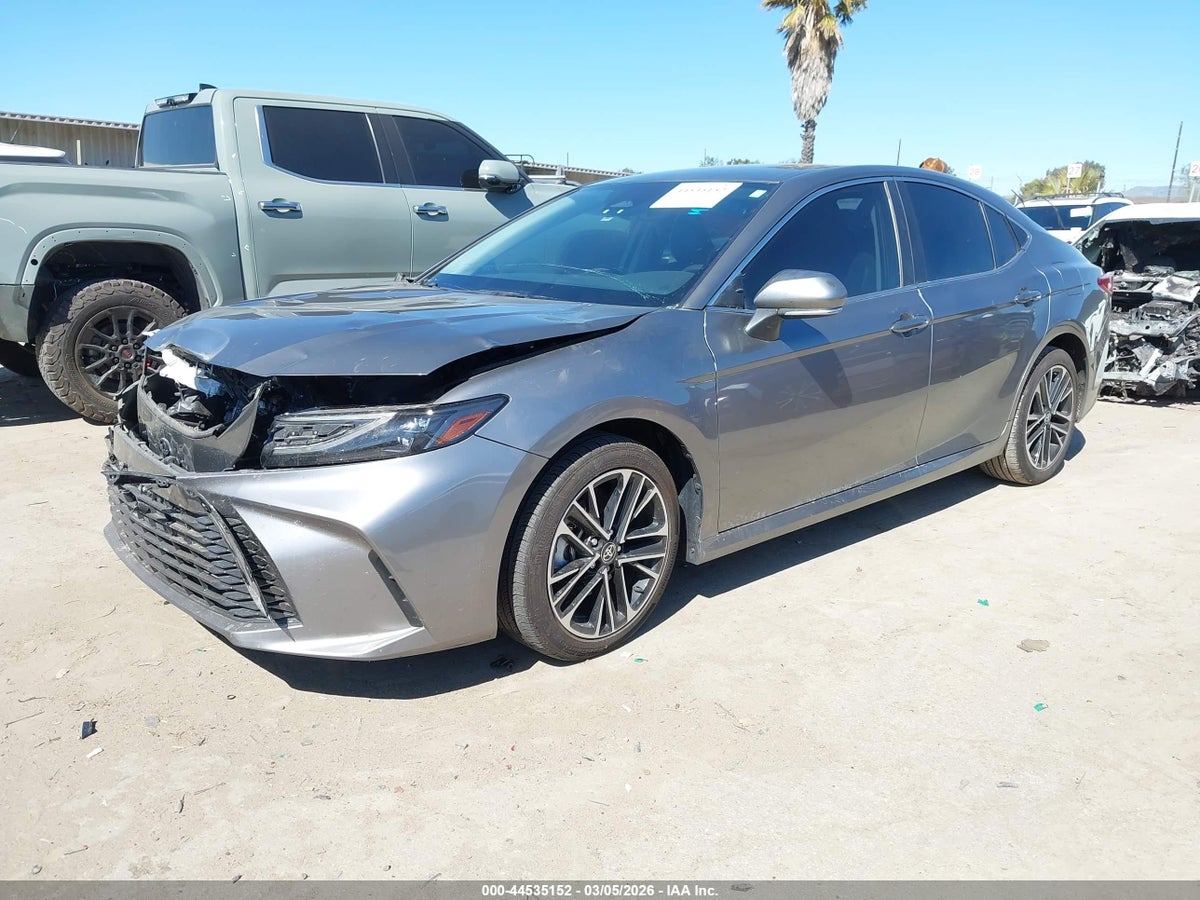 2025 TOYOTA CAMRY XLE — снимка 2