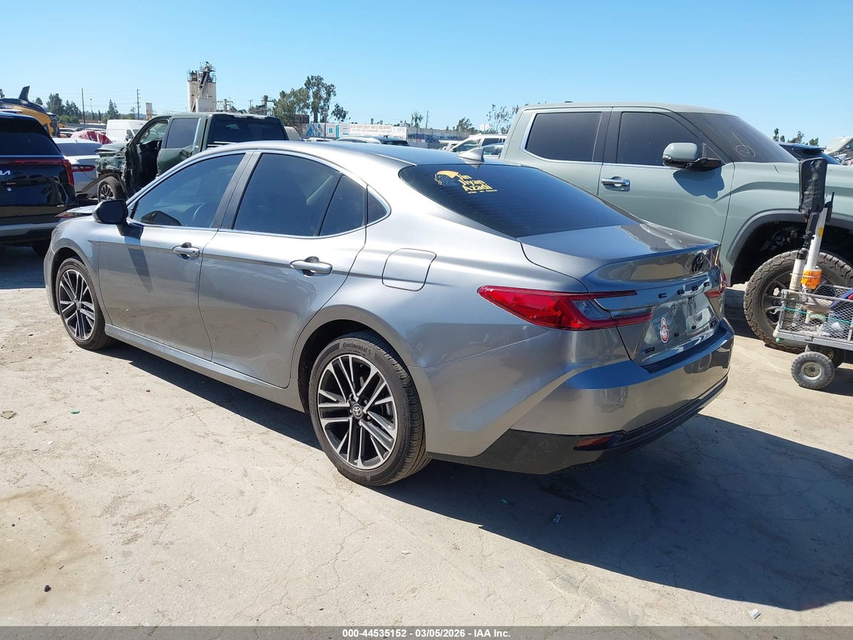 2025 TOYOTA CAMRY XLE — снимка 3