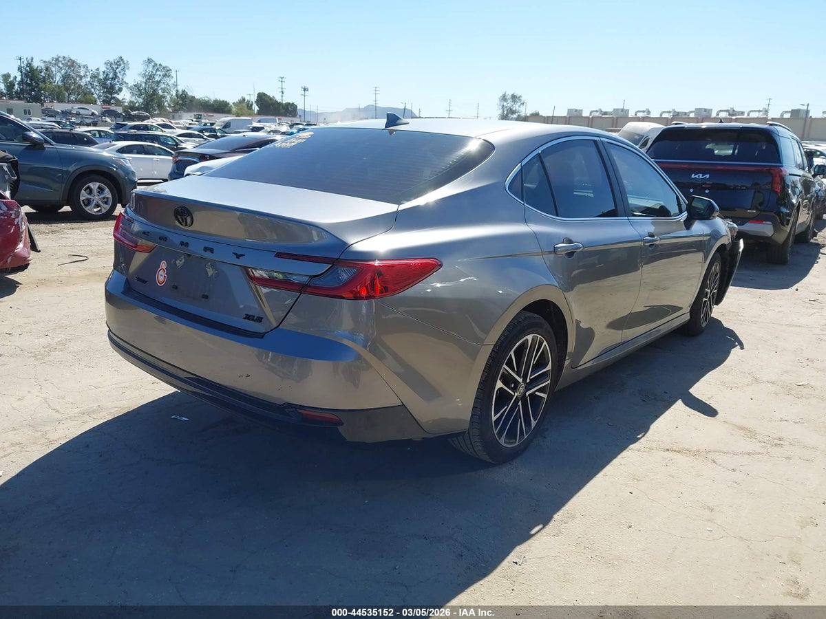 2025 TOYOTA CAMRY XLE — снимка 4