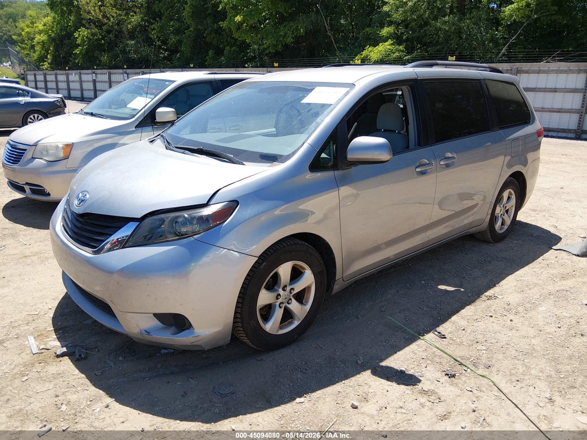 2014 TOYOTA SIENNA LE V6 8 PASSENGER — снимка 2