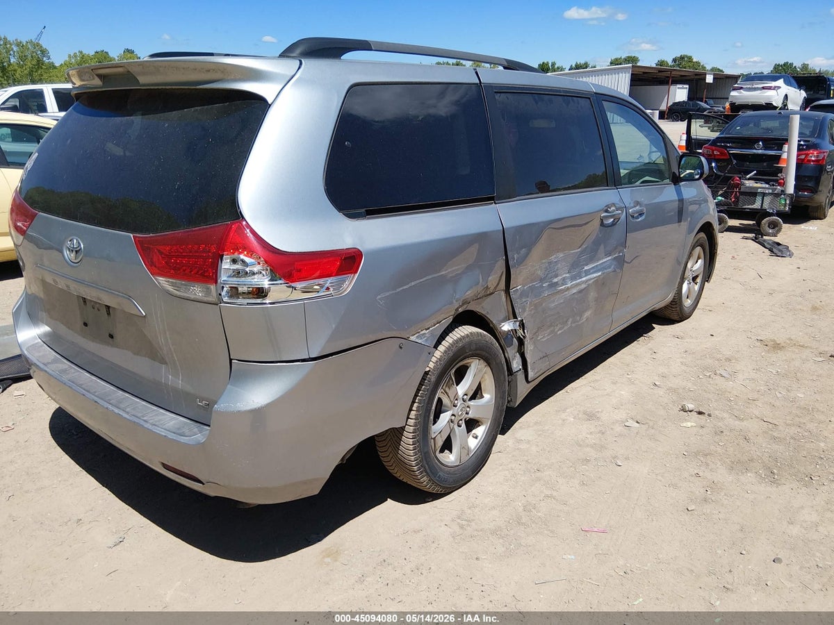 2014 TOYOTA SIENNA LE V6 8 PASSENGER — снимка 4