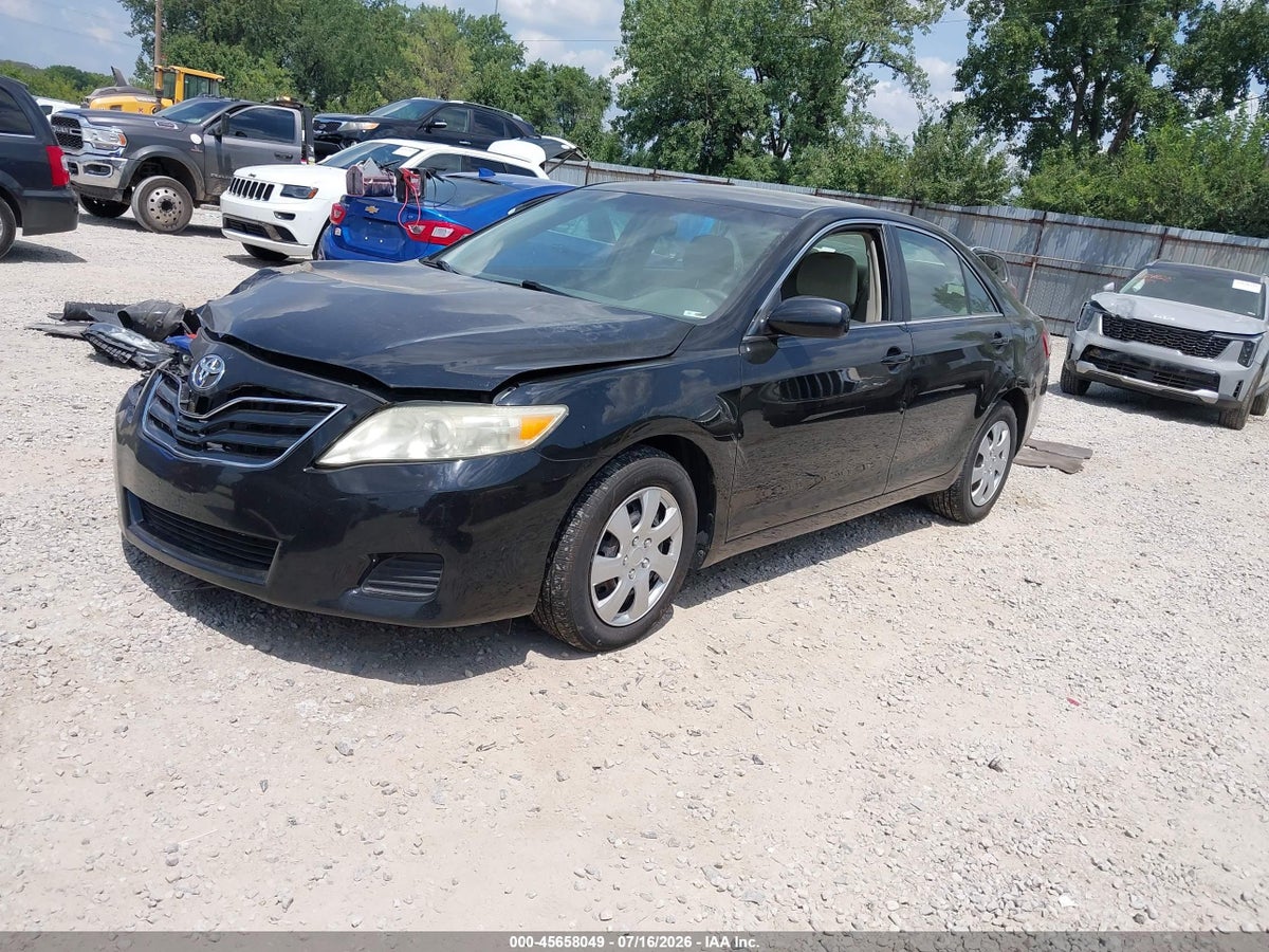 2011 TOYOTA CAMRY LE — снимка 2