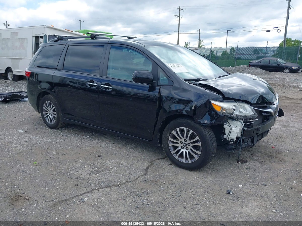 2020 TOYOTA SIENNA XLE