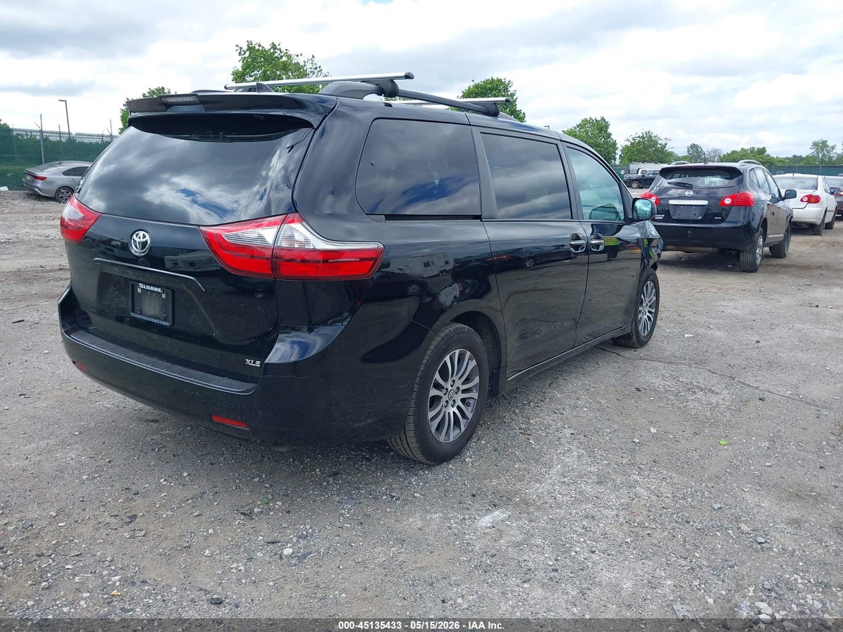 2020 TOYOTA SIENNA XLE — снимка 4
