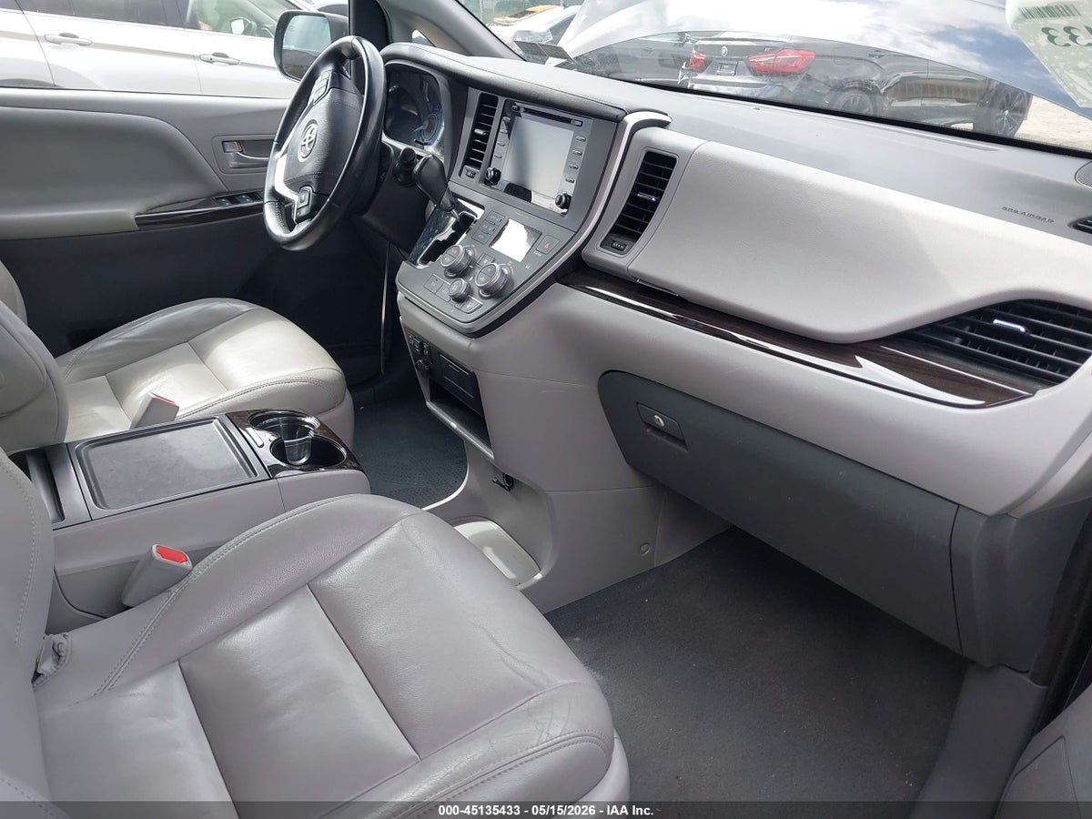 2020 TOYOTA SIENNA XLE — снимка 5