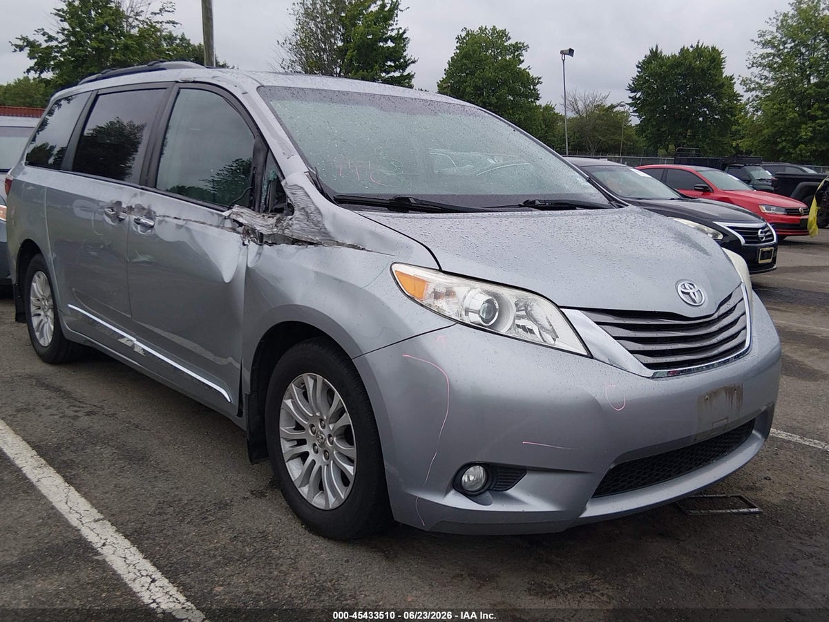 2016 TOYOTA SIENNA XLE 8 PASSENGER