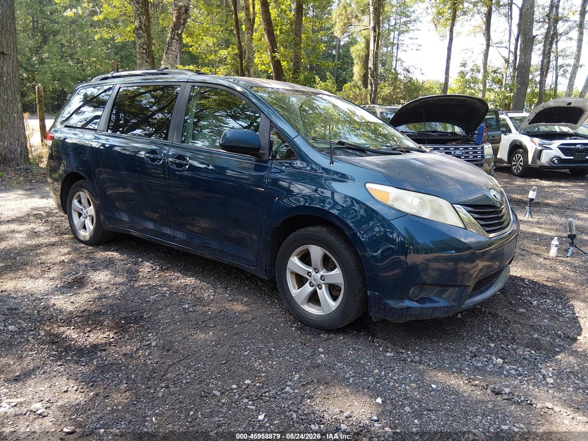 2011 TOYOTA SIENNA LE V6