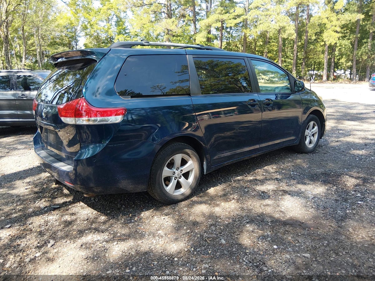 2011 TOYOTA SIENNA LE V6 — снимка 4
