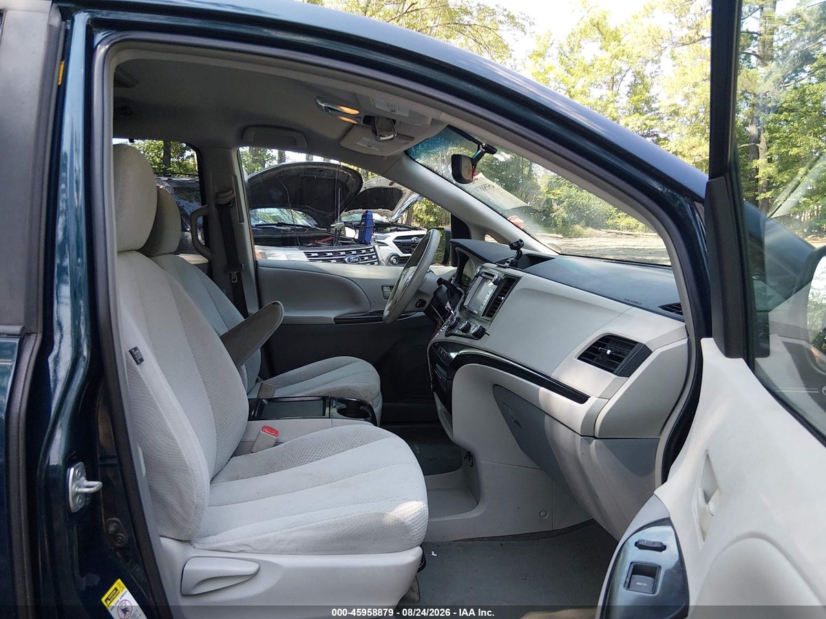 2011 TOYOTA SIENNA LE V6 — снимка 5