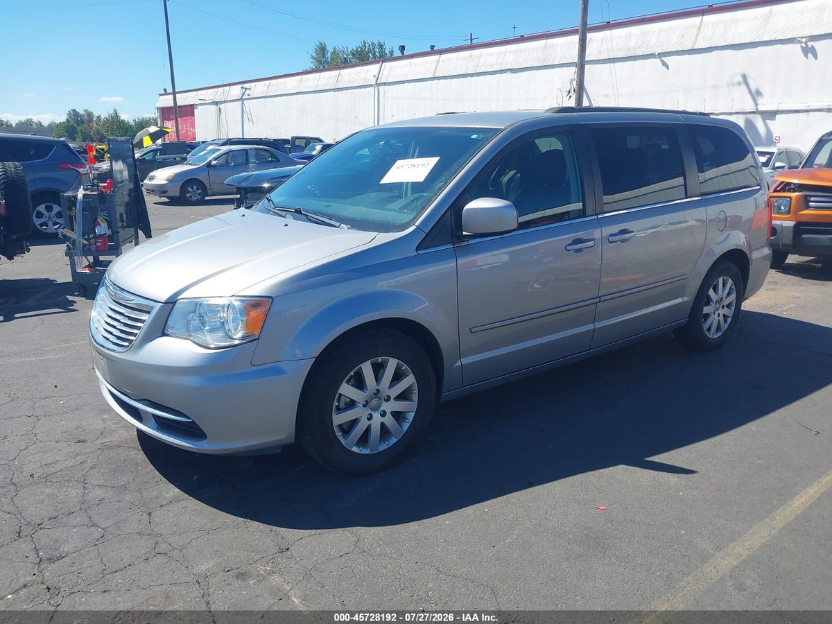 2015 CHRYSLER TOWN & COUNTRY LX — снимка 2