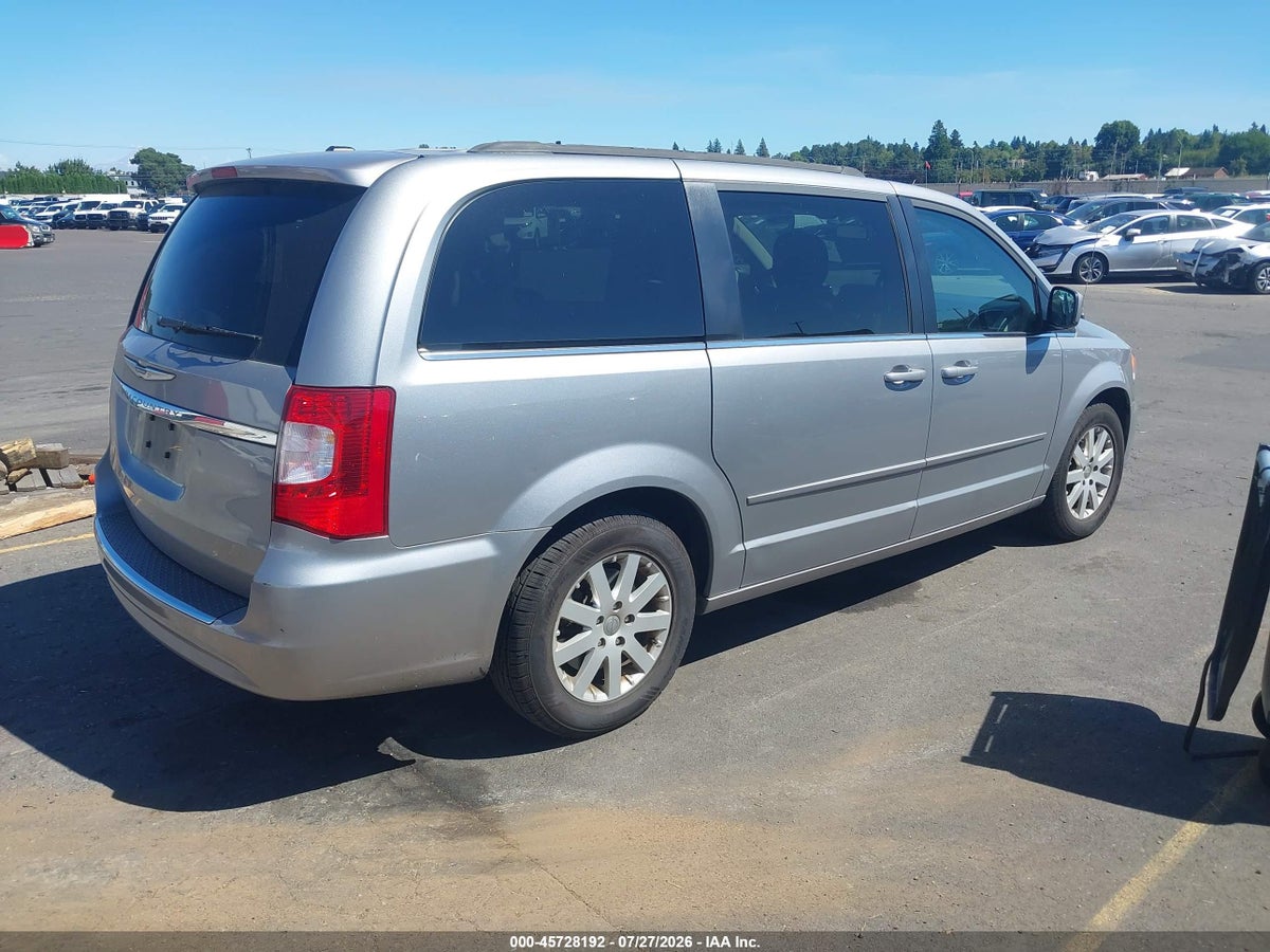 2015 CHRYSLER TOWN & COUNTRY LX — снимка 4