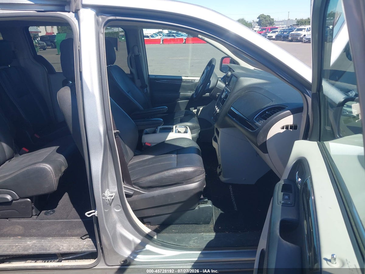 2015 CHRYSLER TOWN & COUNTRY LX — снимка 5