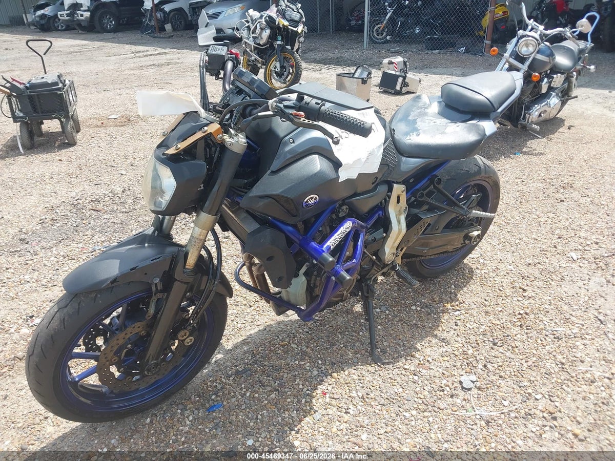 2015 YAMAHA FZ07 — снимка 2