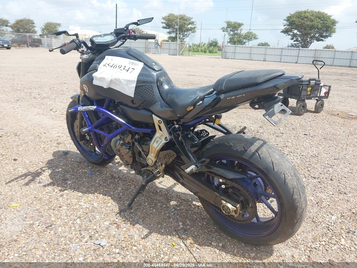 2015 YAMAHA FZ07 — снимка 3