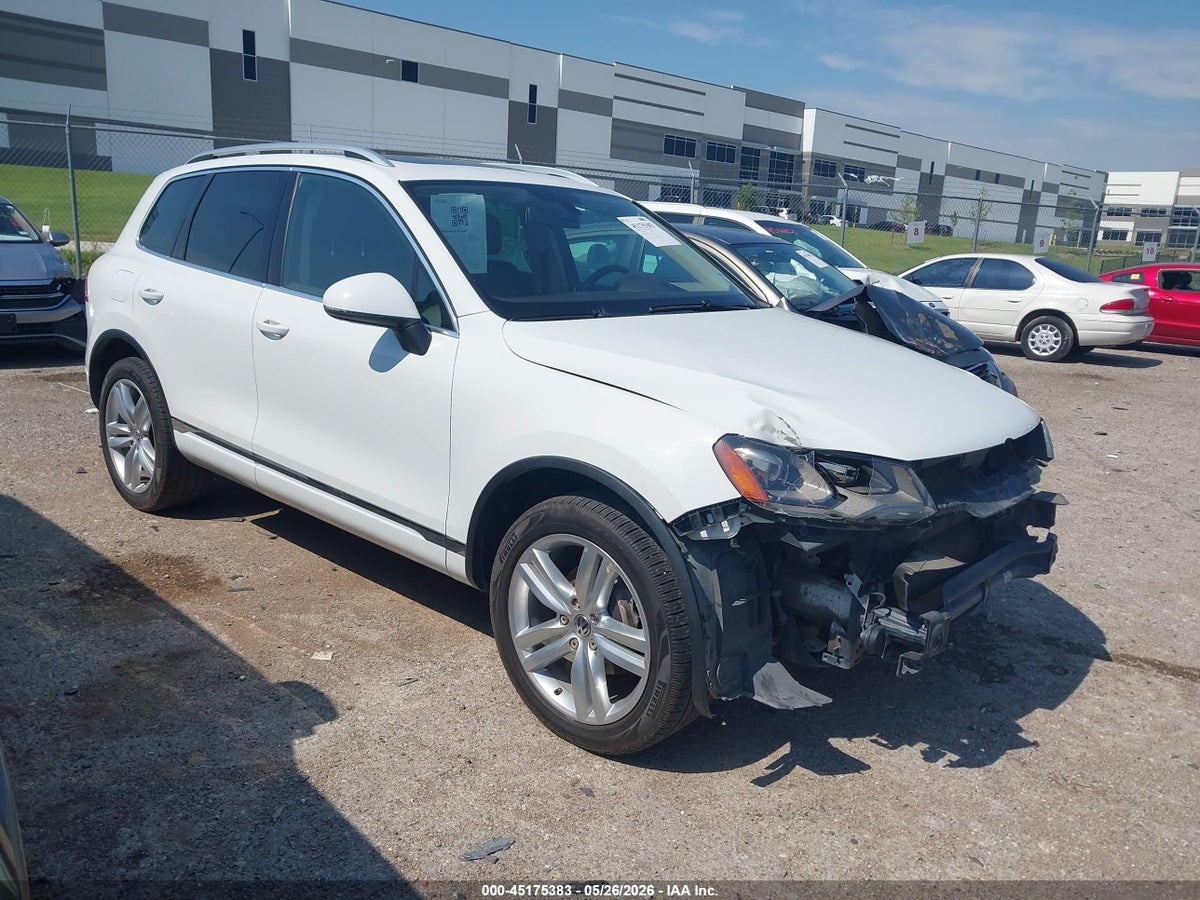 2013 VOLKSWAGEN TOUAREG VR6 EXECUTIVE