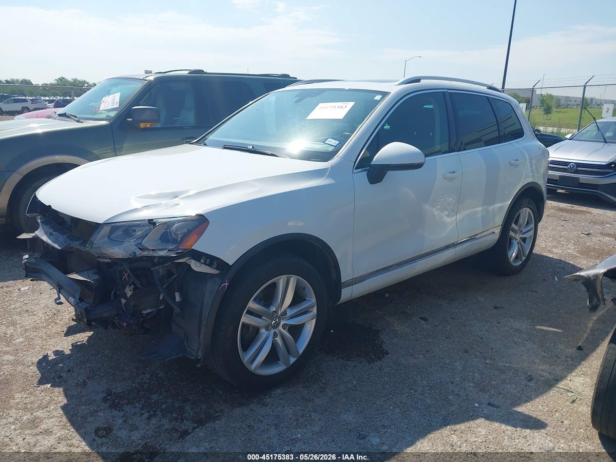 2013 VOLKSWAGEN TOUAREG VR6 EXECUTIVE — снимка 2