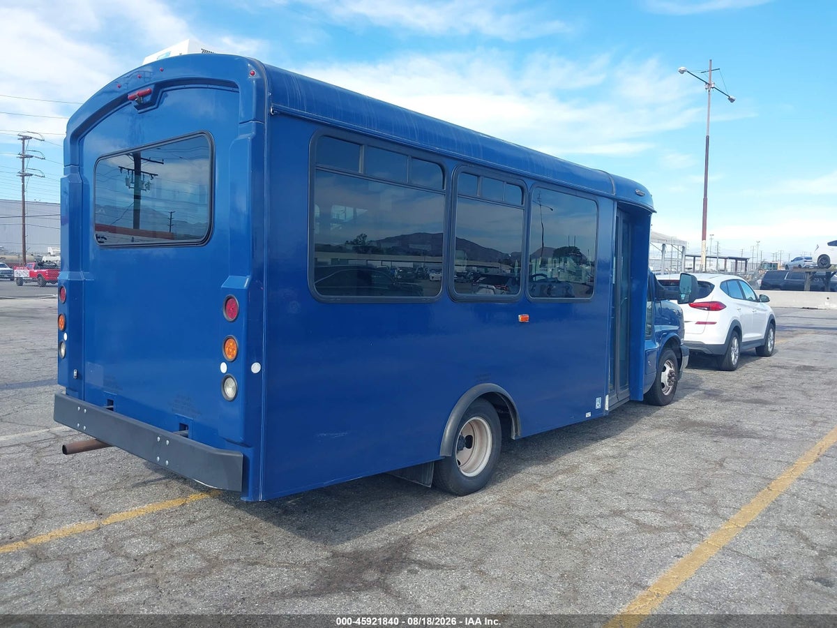 2018 CHEVROLET EXPRESS CUTAWAY 4500 VAN — снимка 4