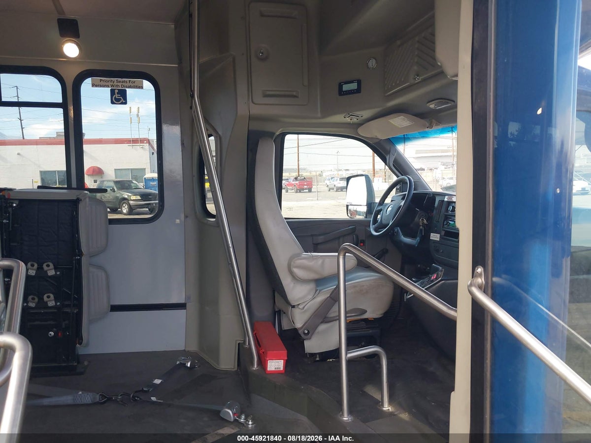 2018 CHEVROLET EXPRESS CUTAWAY 4500 VAN — снимка 5