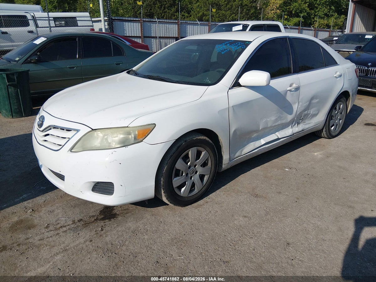 2010 TOYOTA CAMRY LE — снимка 2