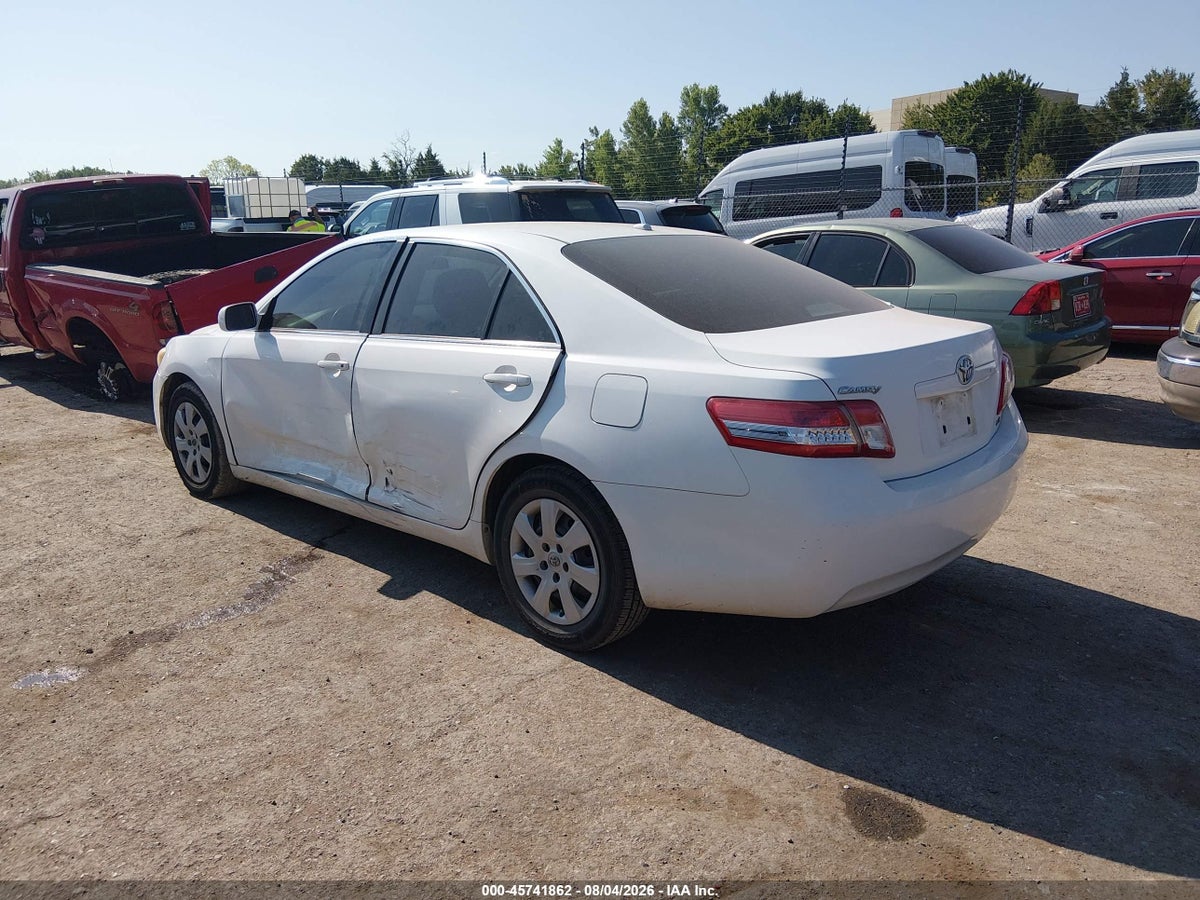 2010 TOYOTA CAMRY LE — снимка 3