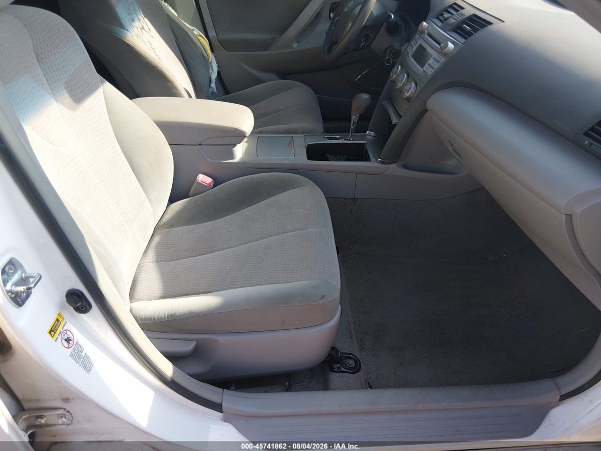 2010 TOYOTA CAMRY LE — снимка 5