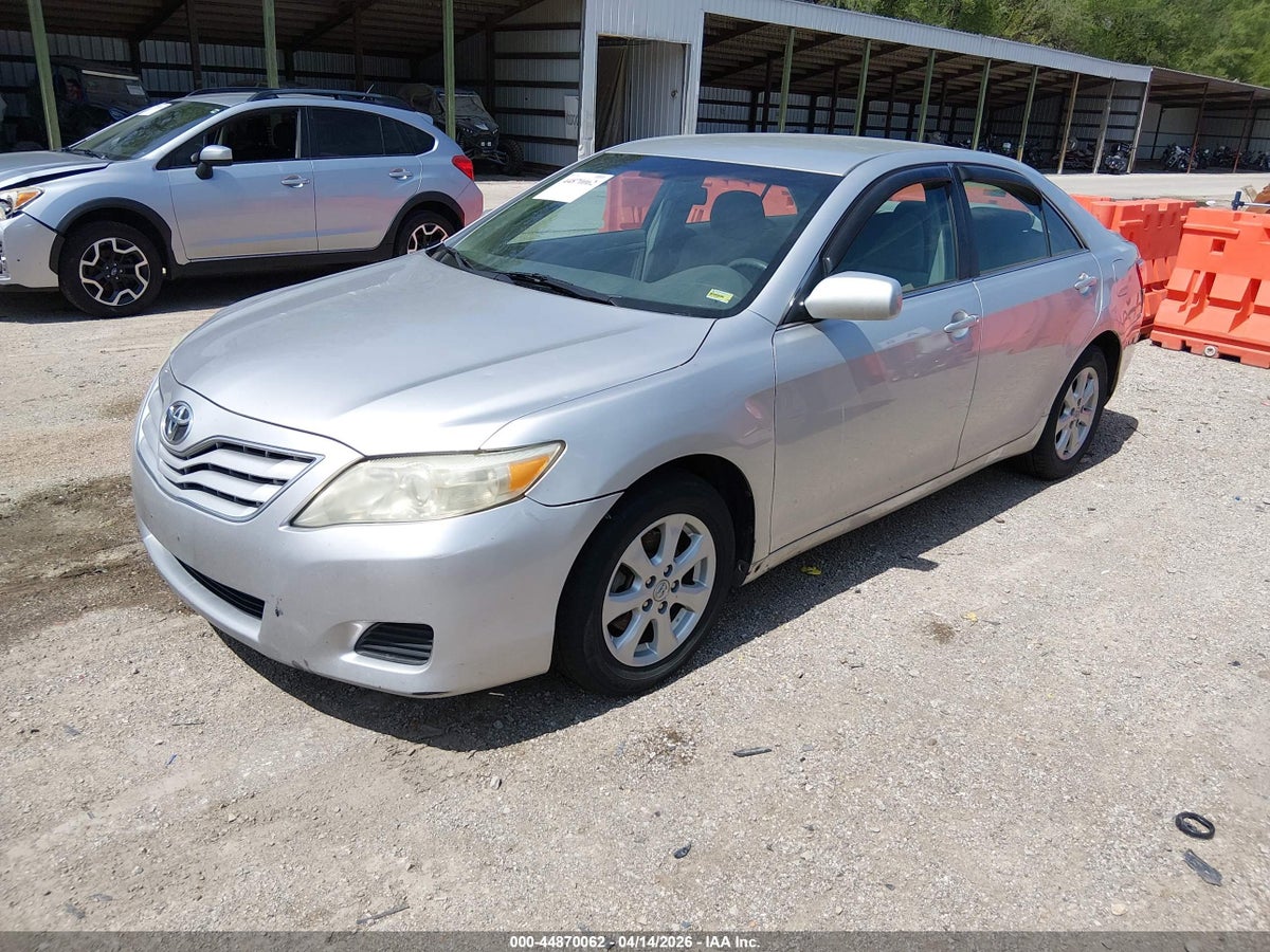 2011 TOYOTA CAMRY LE — снимка 2