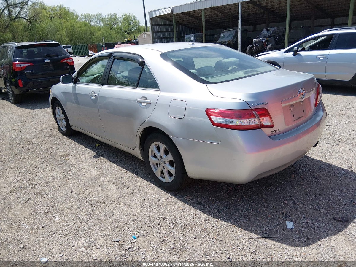 2011 TOYOTA CAMRY LE — снимка 3
