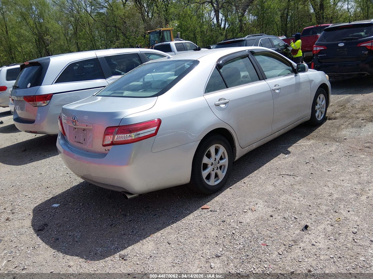2011 TOYOTA CAMRY LE — снимка 4