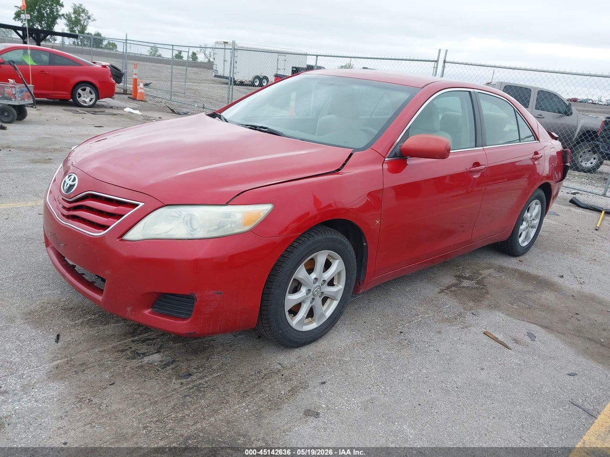 2010 TOYOTA CAMRY LE — снимка 2