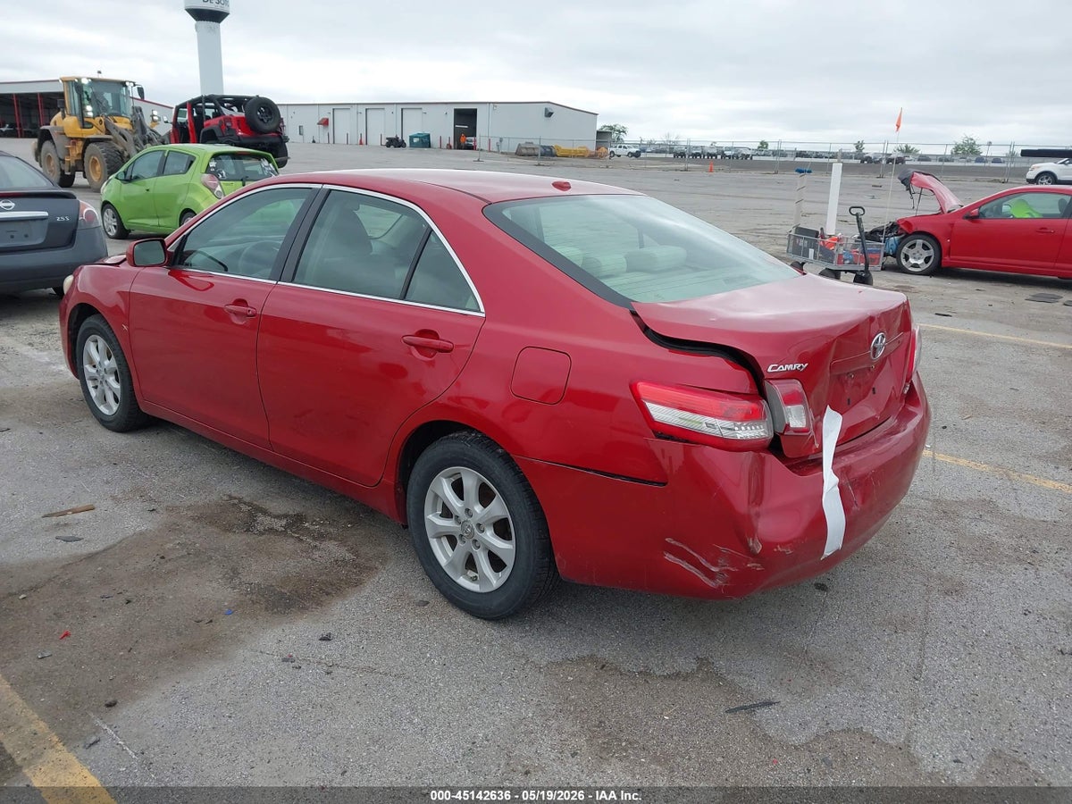2010 TOYOTA CAMRY LE — снимка 3