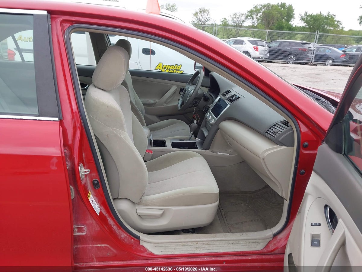 2010 TOYOTA CAMRY LE — снимка 5
