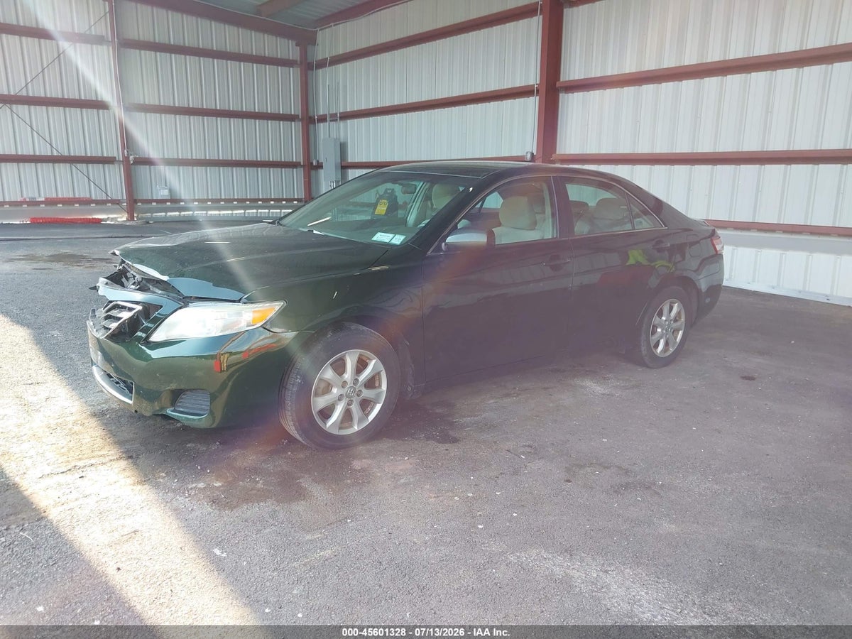 2011 TOYOTA CAMRY LE — снимка 2