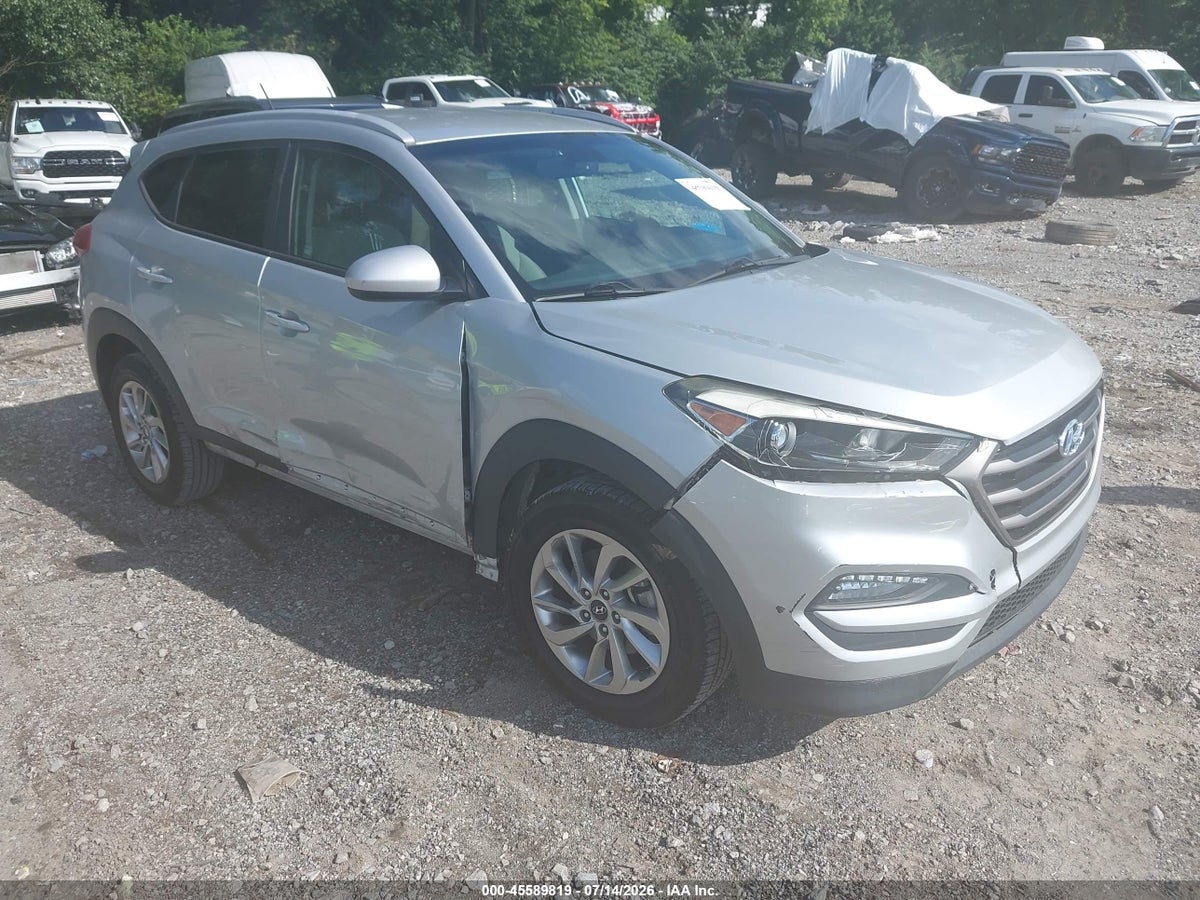 2016 HYUNDAI TUCSON SE