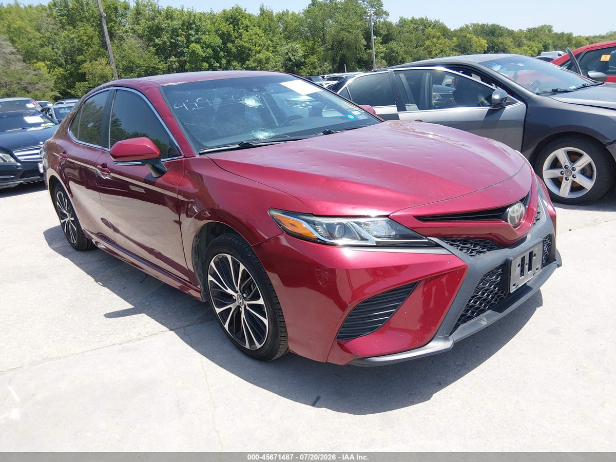2018 TOYOTA CAMRY SE