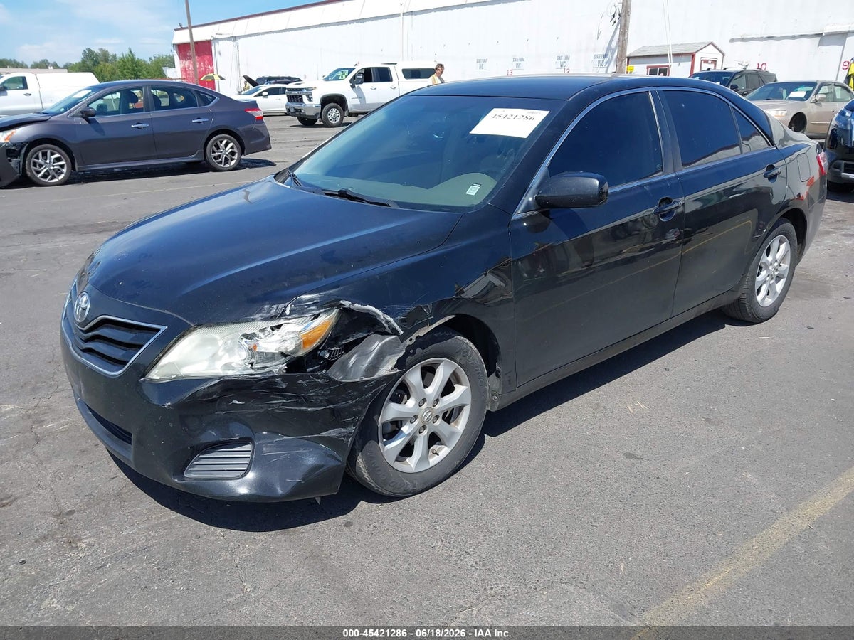 2010 TOYOTA CAMRY LE — снимка 2
