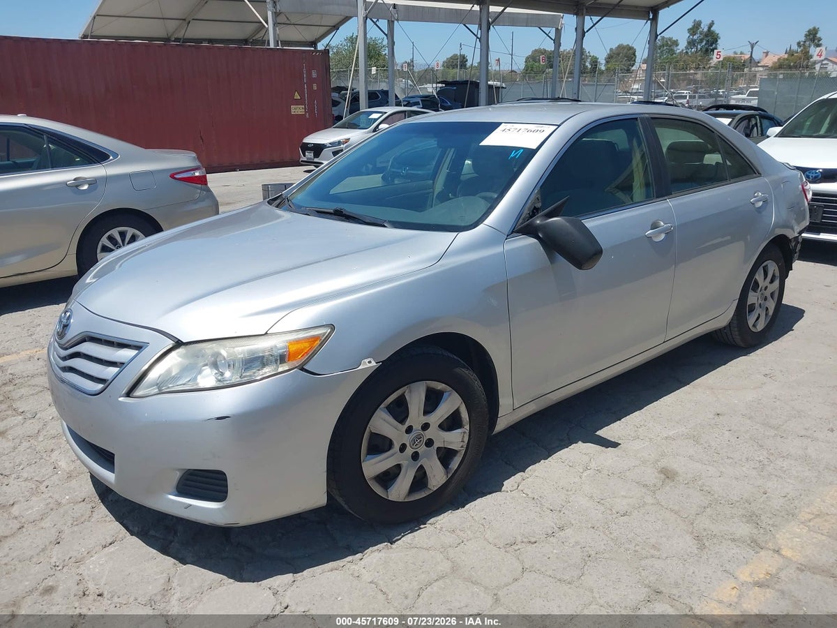 2010 TOYOTA CAMRY LE — снимка 2
