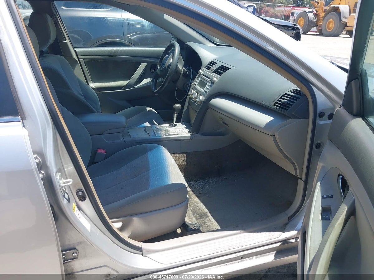 2010 TOYOTA CAMRY LE — снимка 5