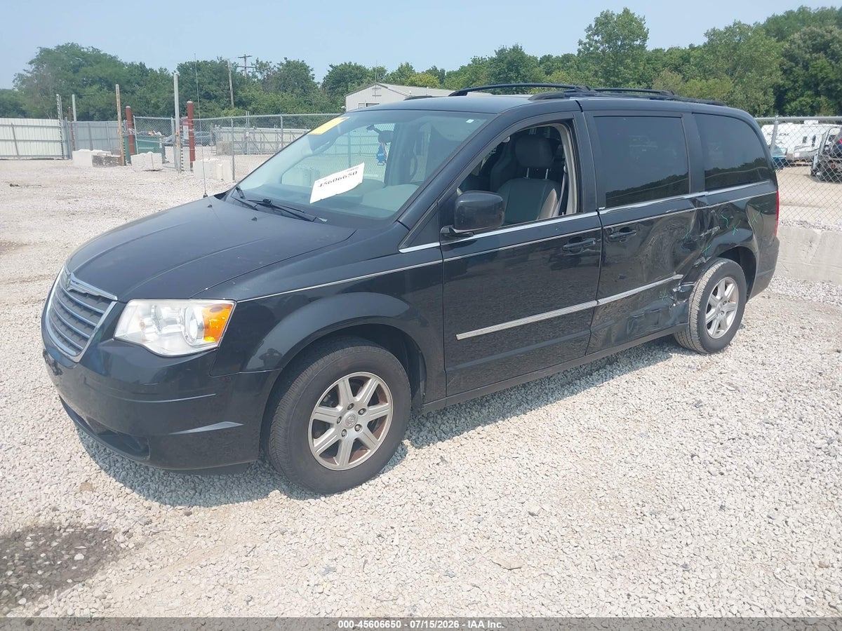 2010 CHRYSLER TOWN & COUNTRY TOURING — снимка 2