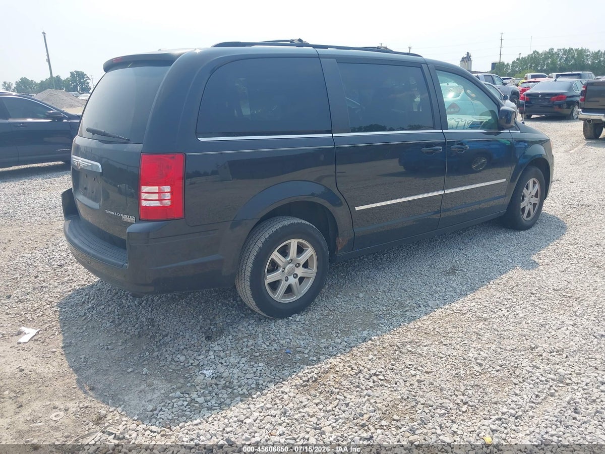 2010 CHRYSLER TOWN & COUNTRY TOURING — снимка 4