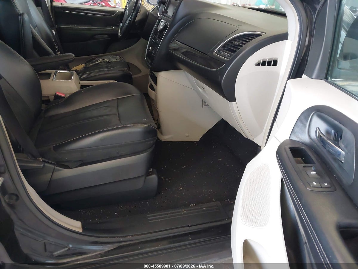 2013 CHRYSLER TOWN & COUNTRY TOURING — снимка 5