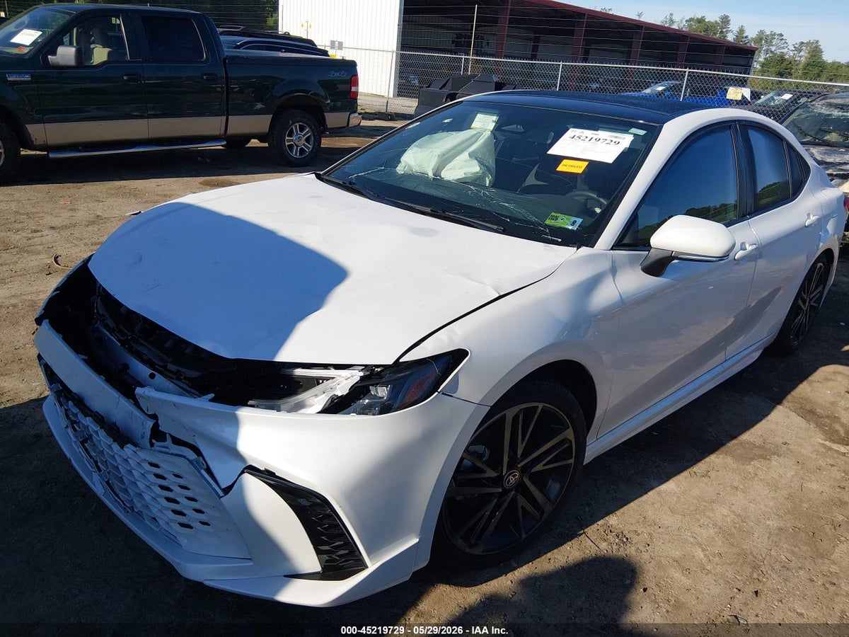 2025 TOYOTA CAMRY XSE — снимка 2
